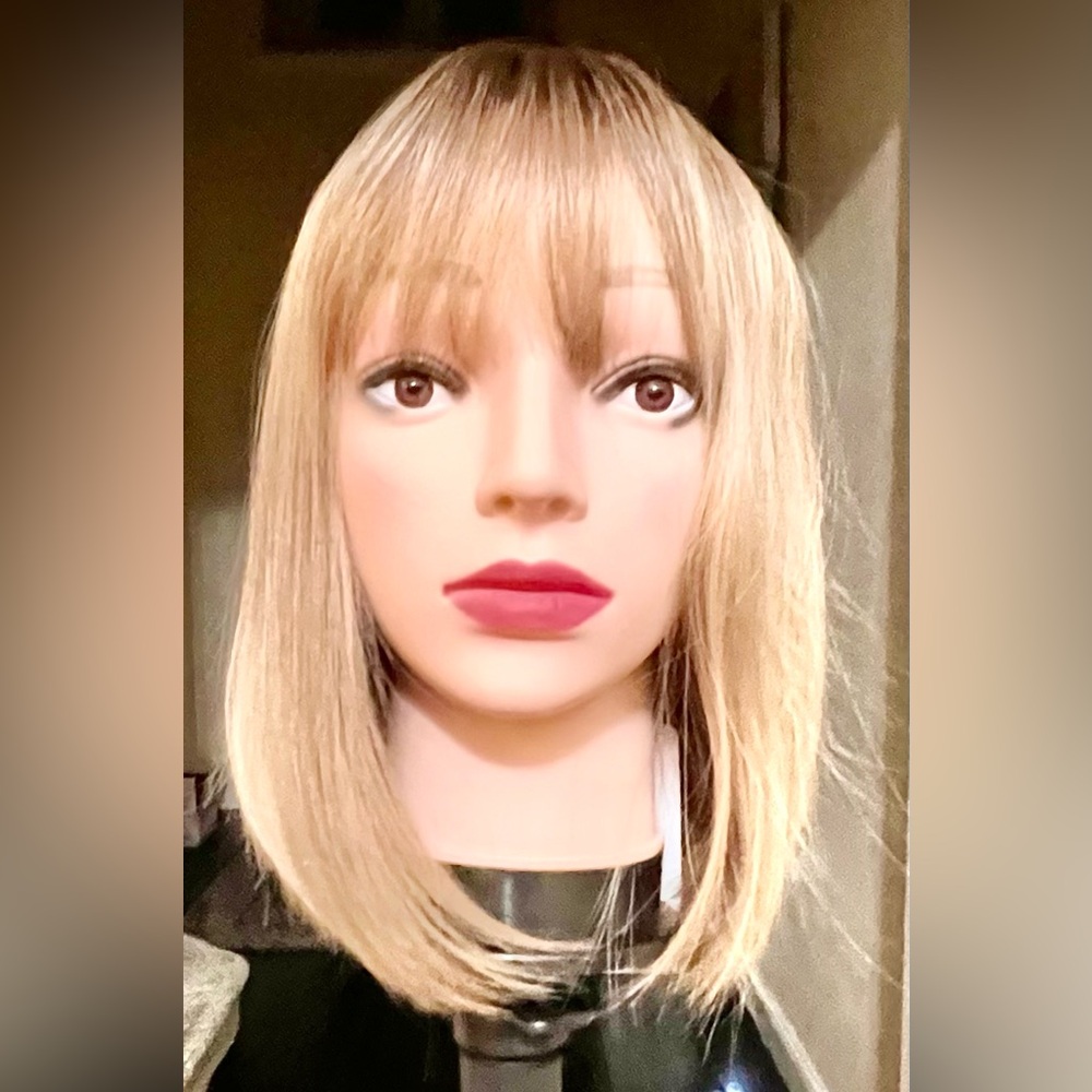WIG SIZE AVERAGE, LENGTH:14” COLOR: BROWN AND BLONDE OMBRÉ